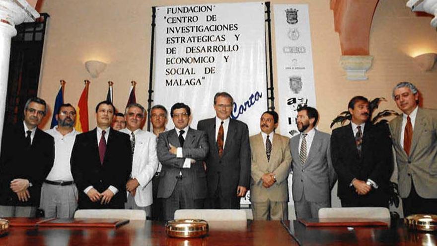 La constitución de la Fundación Ciedes en 1994, con el entonces pte. de la CEM, Vicente García (izda).