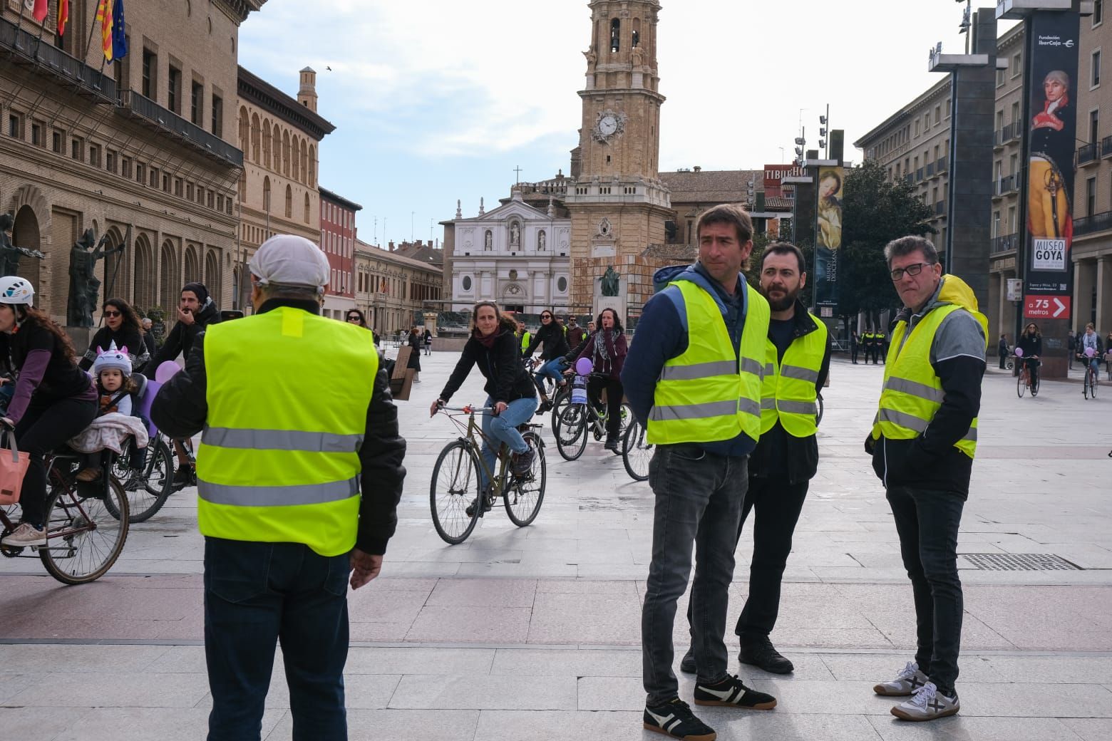 EN IMÁGENES | Los agricultores se concentran en la plaza del Pilar