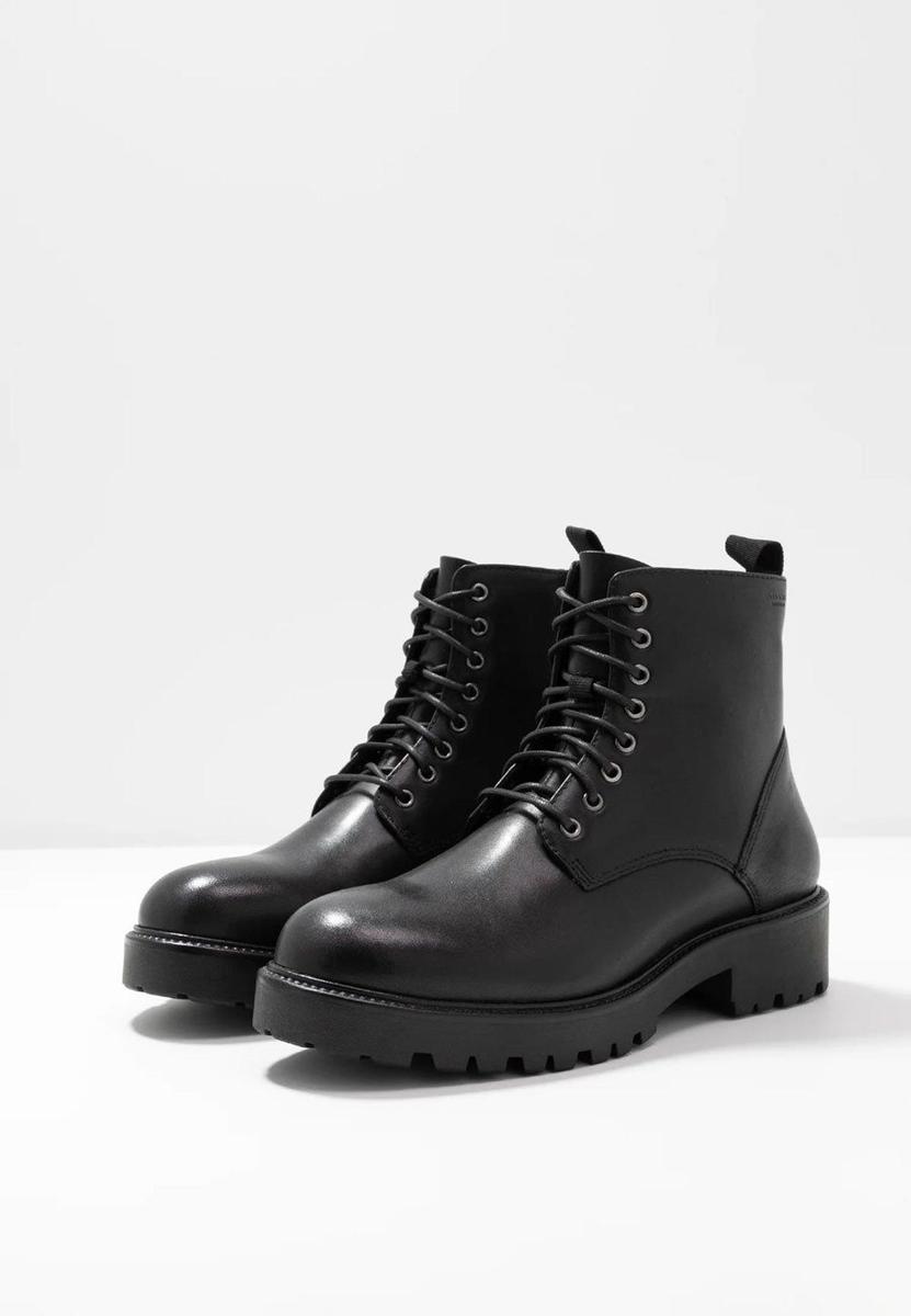 Botines negros con cordones de Kenova a la venta en Zalando. (Precio: 119,95 euros)