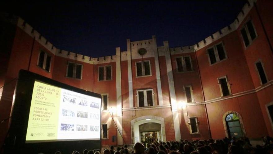 Oviedo instala la gran sala de cine al aire libre: Las Caldas acoge la primera sesión