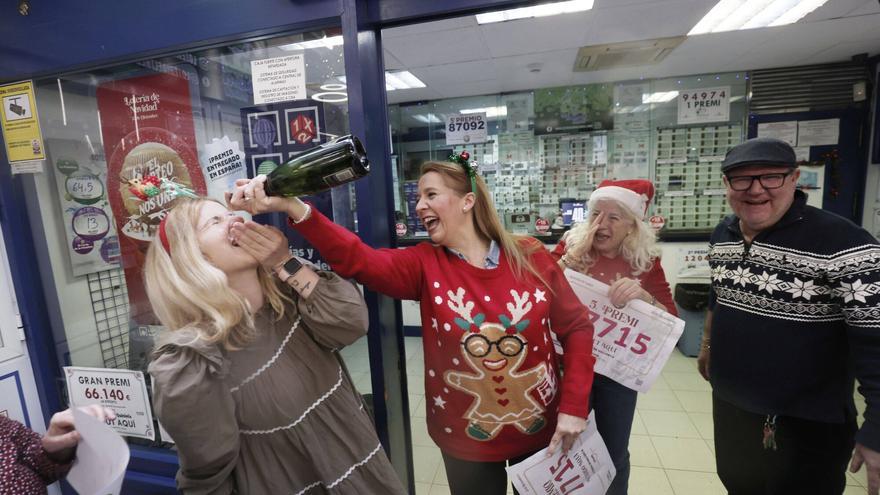 VÍDEO | El 77715, segundo quinto premio de la Lotería de Navidad, vendido en el Carrefour de la calle General Riera de Palma