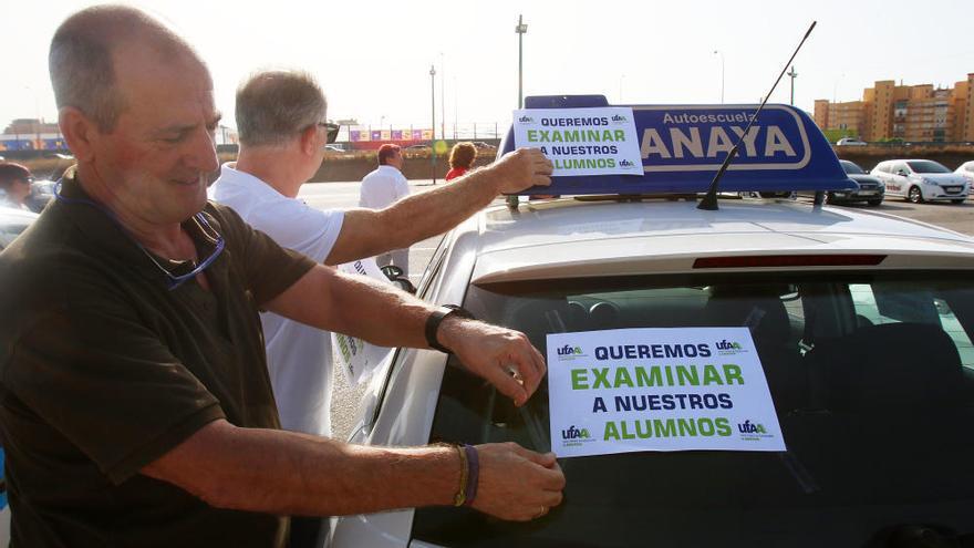 Las autoescuelas piden que se recupere la normalidad en los exámenes.