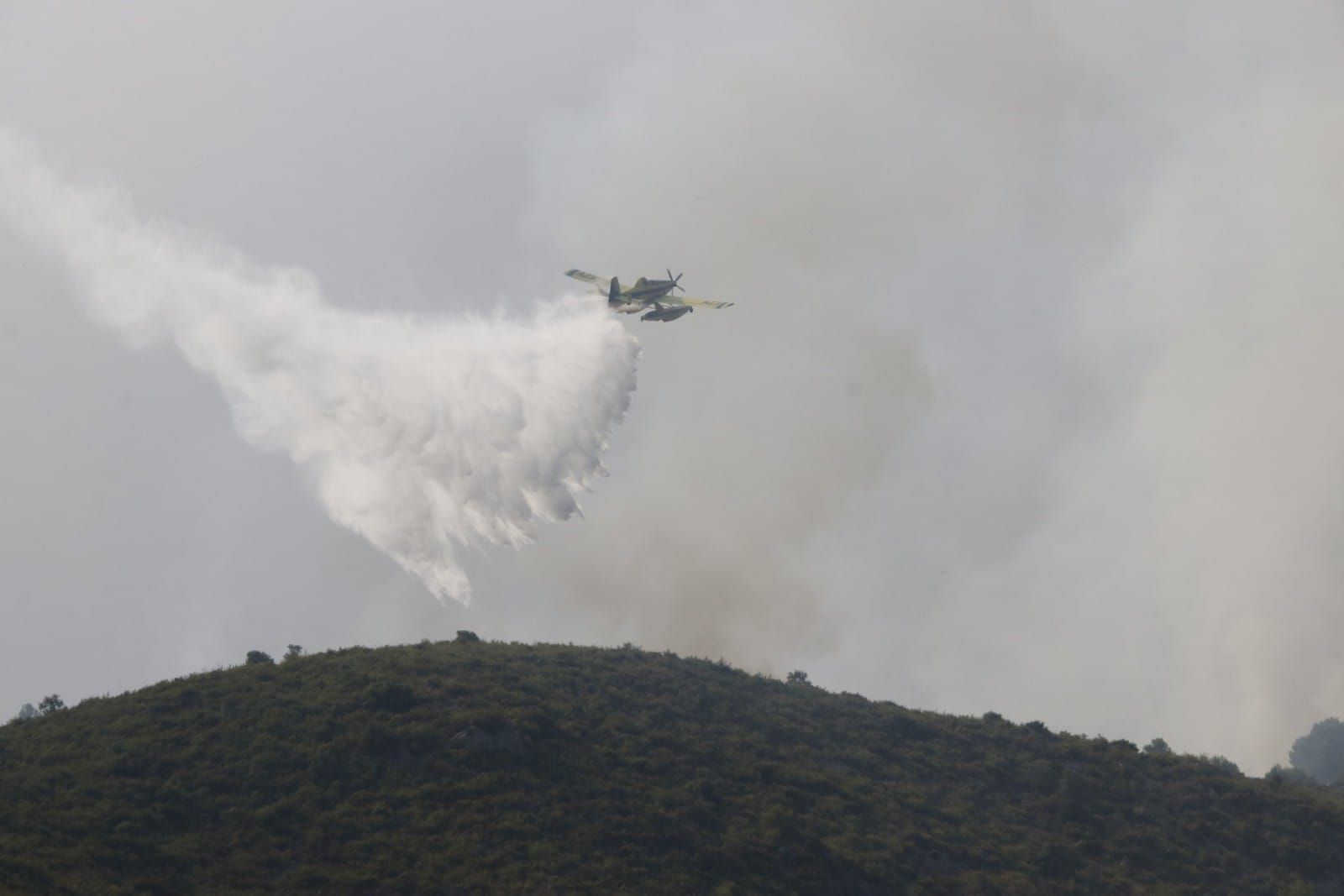 El incendio en la Vall d'Ebo calcina 2.200 hectáreas y se estudian desalojos