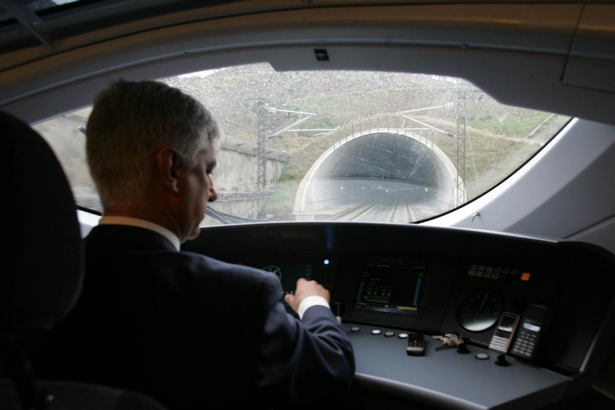 Conductor de uno de los trenes AVE entre Córdoba y Málaga.