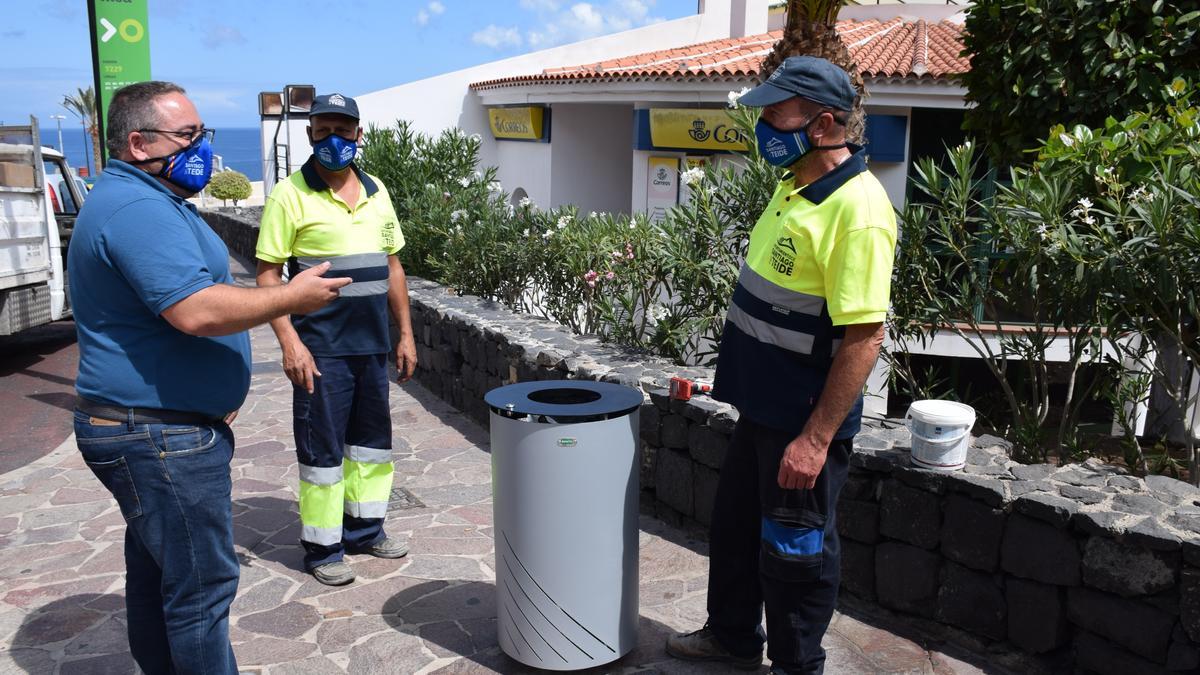 El Ayuntamiento se encuentra sustituyendo cerca de 300 nuevas papeleras