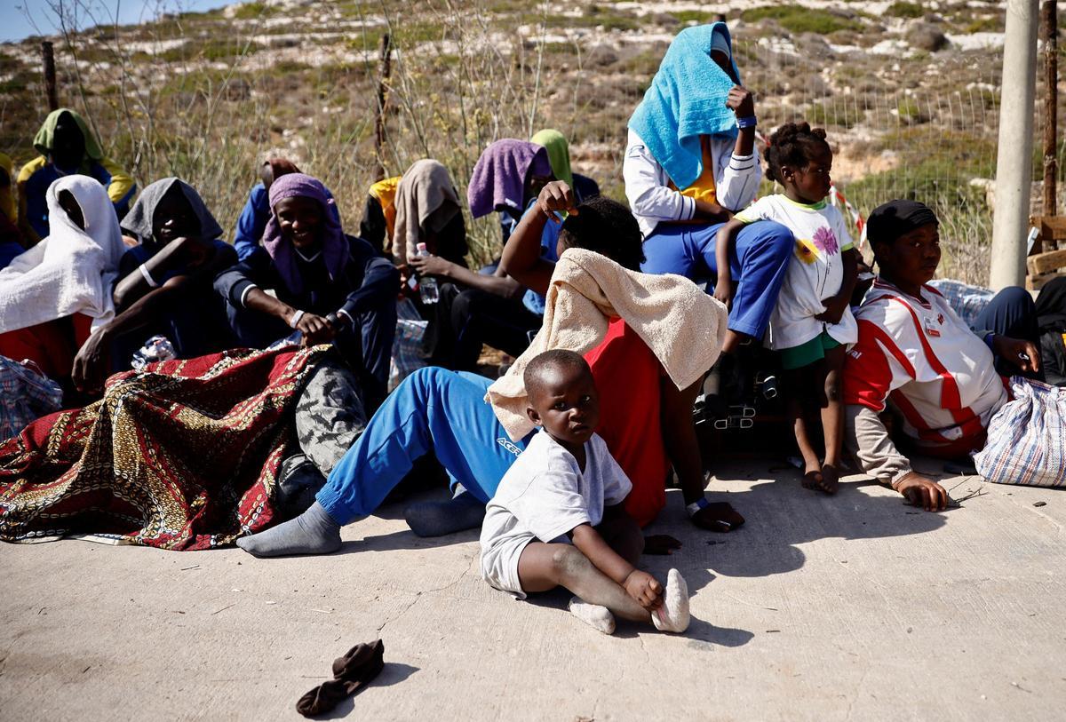 Lampedusa, colapsa tras la llegada de 6.000 inmigrantes en 24 horas