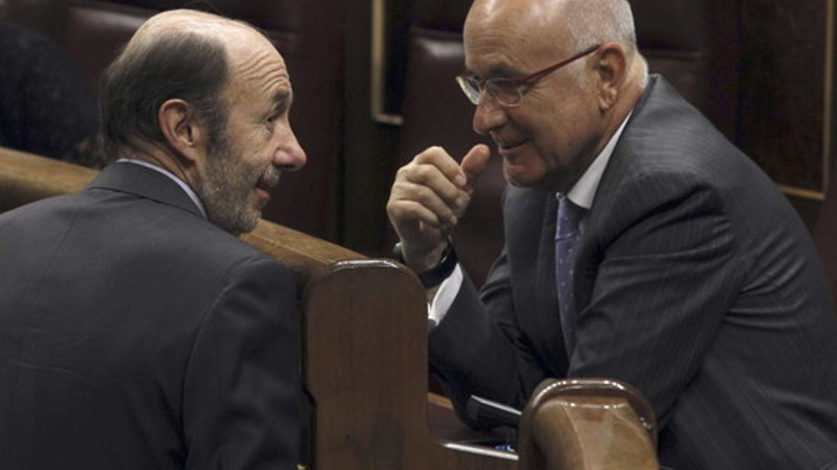 Rubalcaba y Duran durante el pleno en la Cámara baja.