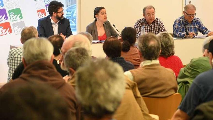 Los participantes en el debate, ayer, en A Coruña.