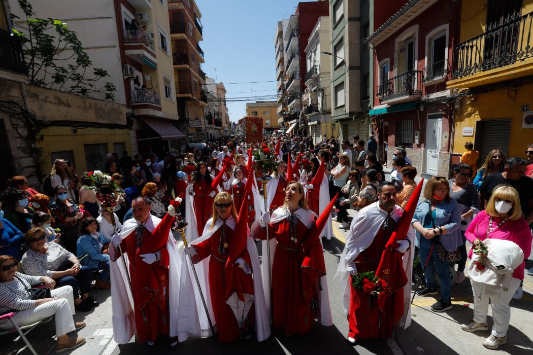 Flores y alegría para despedir la Semana Santa Marinera en el desfile de Resurrección