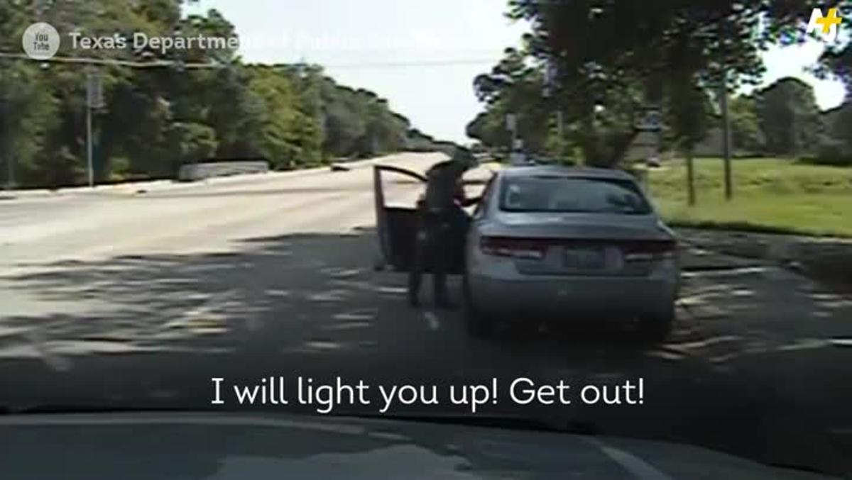 Vídeo de la violenta i polèmica detenció de l’afroamericana Sandra Bland, a Texas, als Estats Units.