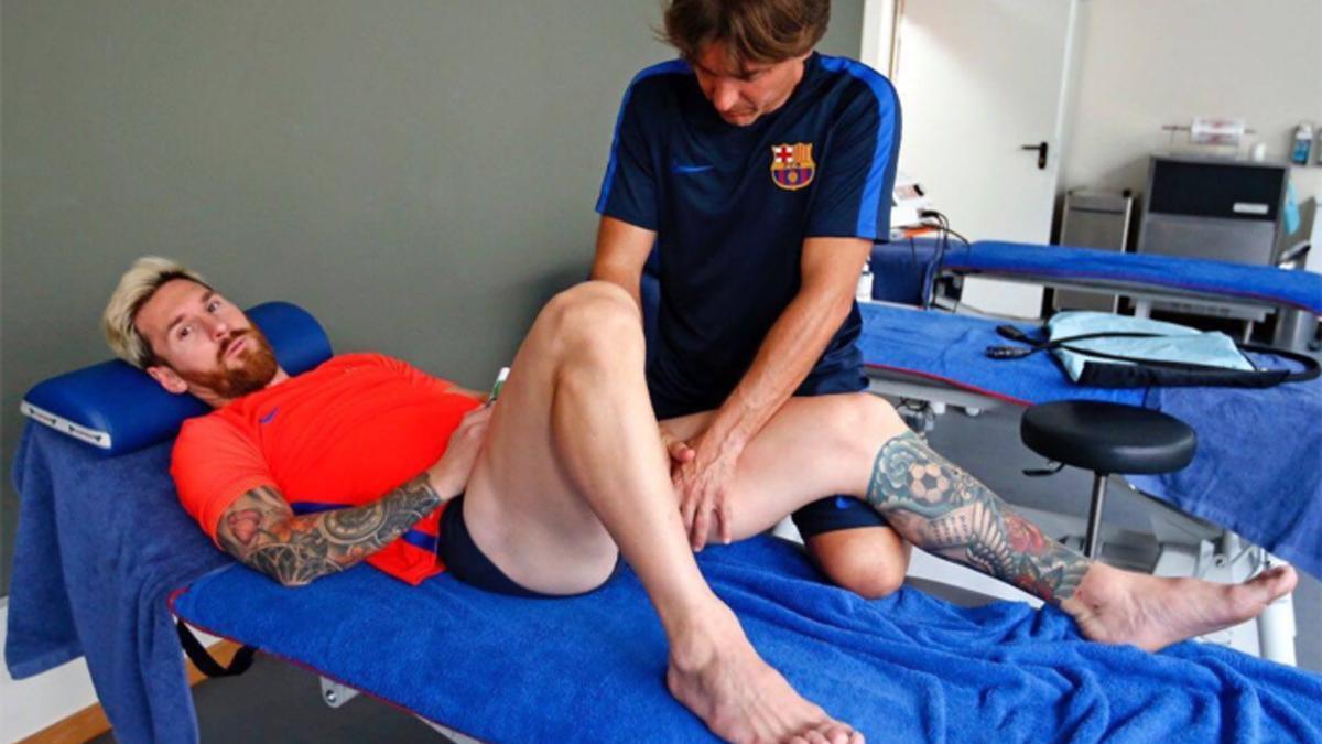 Messi ya se ha puesto en manos de los servicios médicos del Barcelona