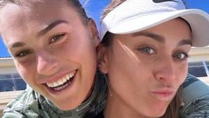 Sabalenka y Badosa bromean en un selfi.