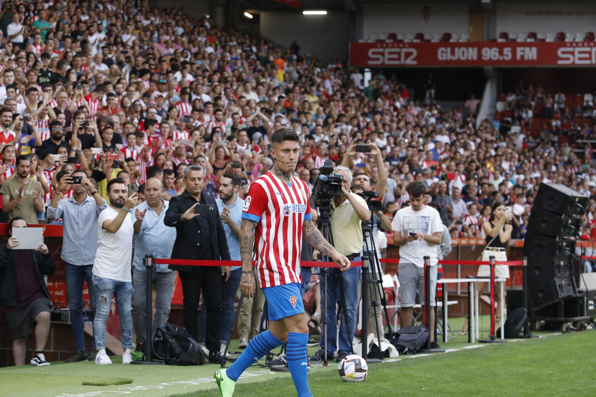 Masiva bienvenida al Grupo Orlegui en El Molinón