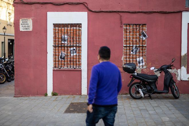 Comença la demolició d’una casa centenària a un barri en extinció de Barcelona