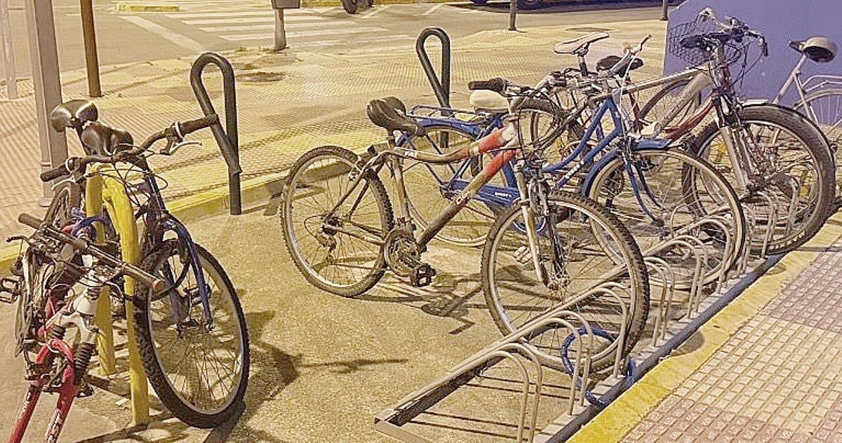 Algunas de las bicicletas retiradas por la Policía Local de Cullera.