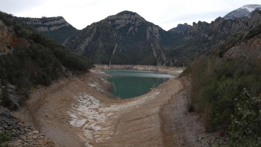 El volum del pantà de la Llosa no augmenta, tot i les pluges