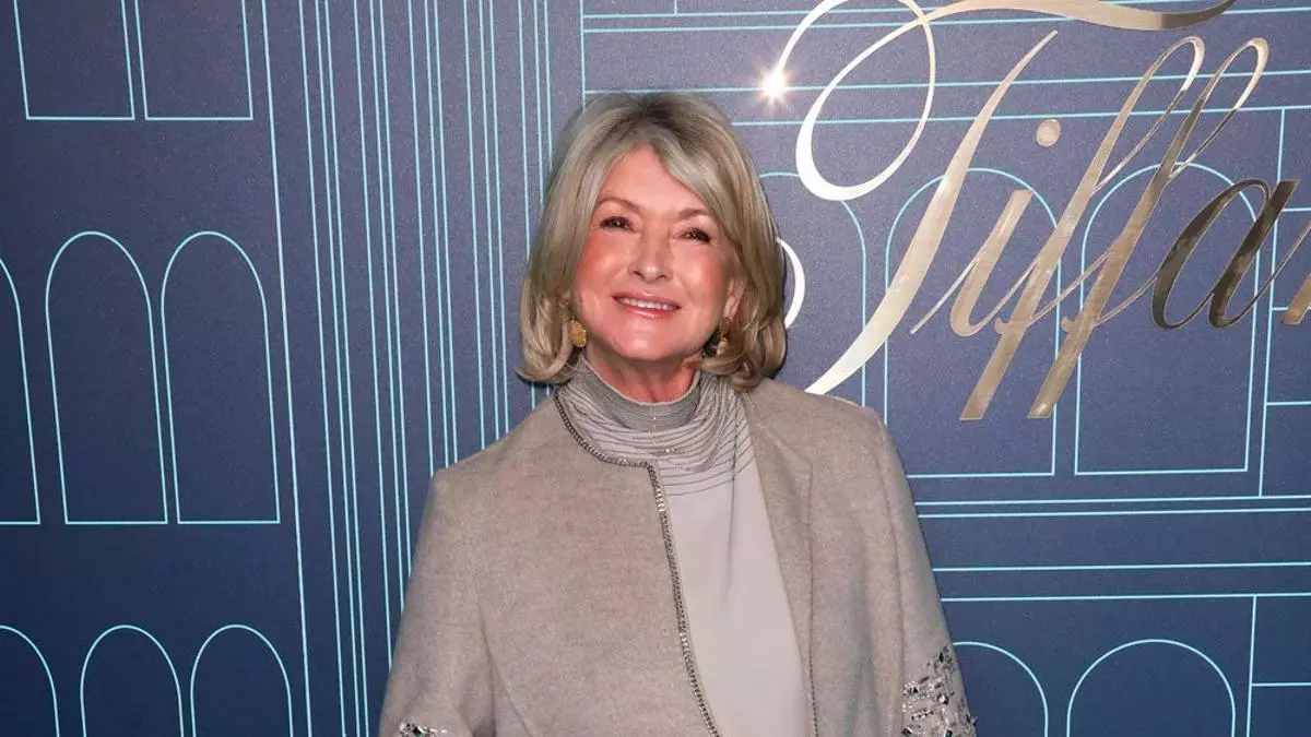 Martha Stewart se vuelve (más) histórica posando en bañador a sus 81 años