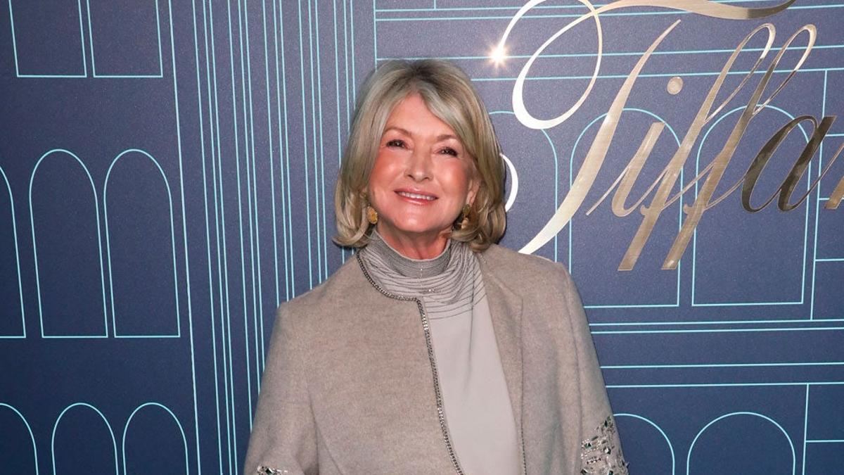 Martha Stewart se vuelve (más) histórica posando en bañador a sus 81 años