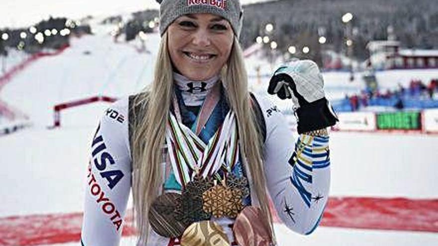 Lidsey Vonn, con algunas de sus múltiples medallas.