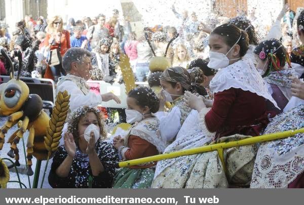 GALERÍA DE FOTOS - El Coso Multicolor inunda de confeti Castellón