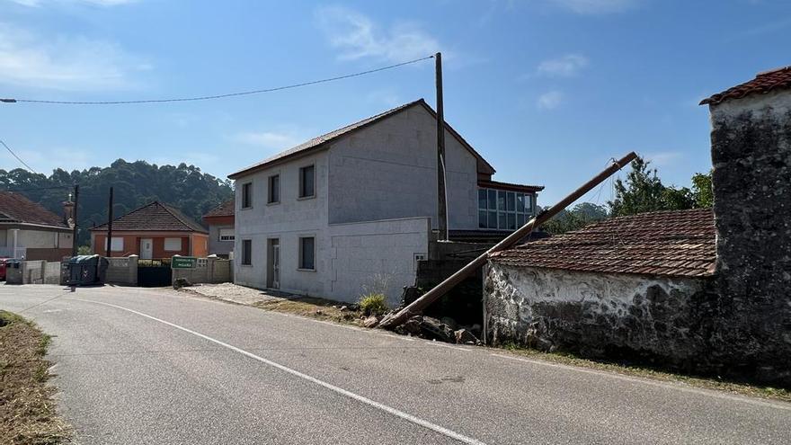 Una conductora choca contra un muro y varios positivos por alcoholemia en la noche de San Xoán en O Morrazo