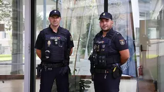 Los policías que frustraron dos suicidios en Vigo: «Cuando está en juego una vida el estrés es máximo»