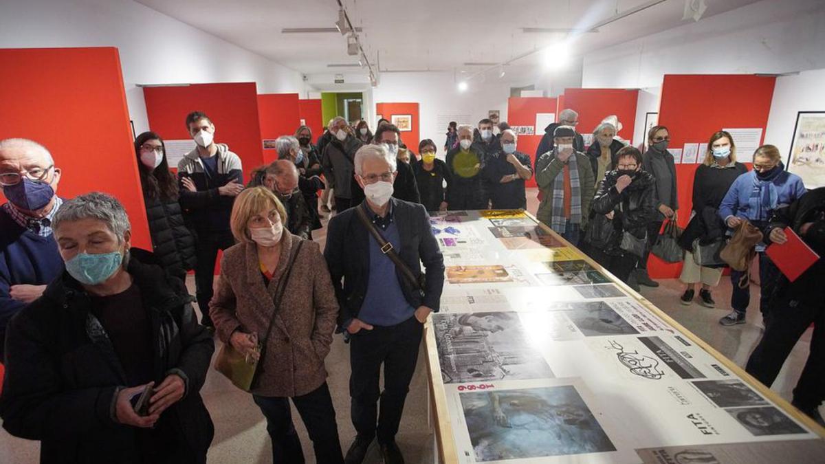 La inauguració de l’exposició, ahir al vespre.  | MARC MARTÍ