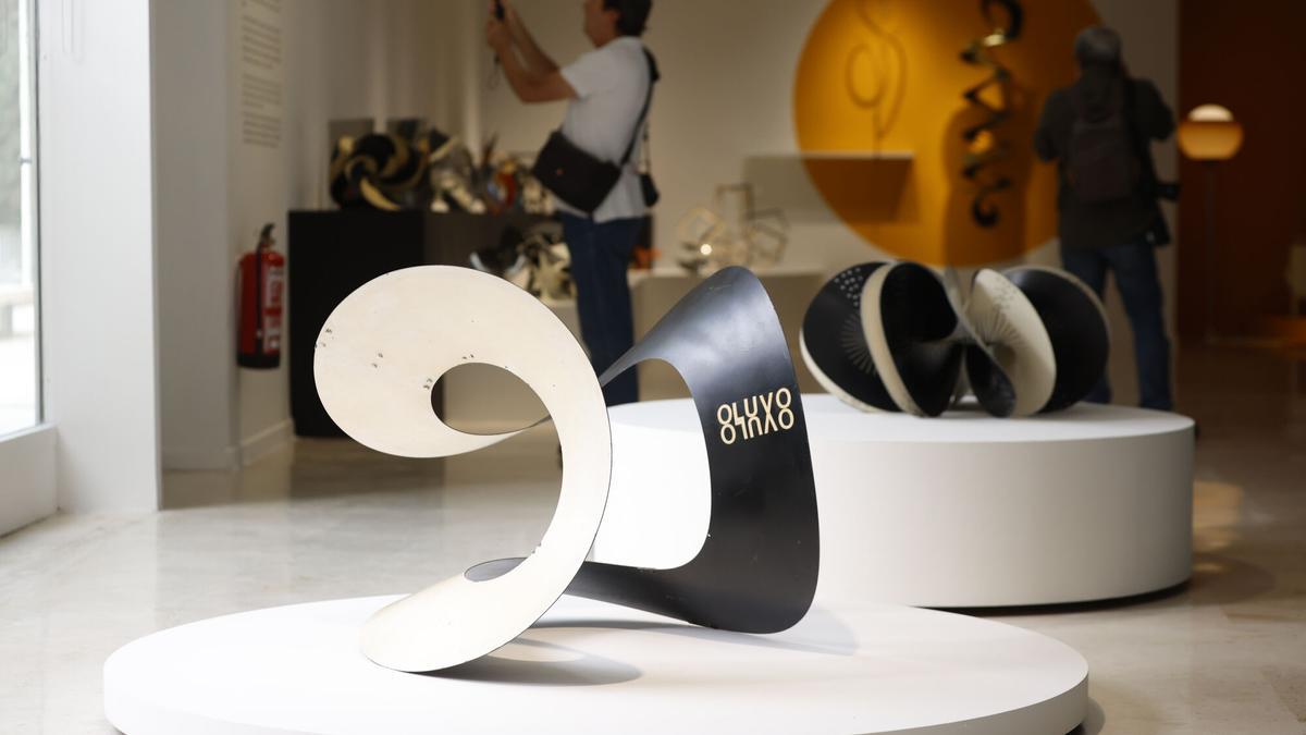 Obras de la exposición 'Del óvulo al origen. Un viaje a la inversa', de Frank Rebajes en el MUCAC La Coracha