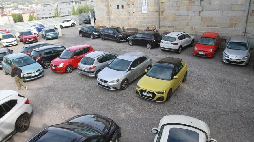 La supresión de la ORA dispara los 'leira park': «Ahora el que pilla una plaza gratis para aparcar no la suelta»
