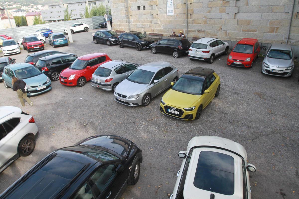 Una de las zonas de estacionamiento no regulado en As Lagoas.