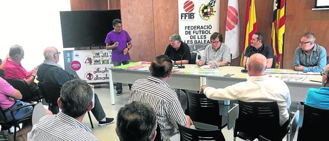 Rafael Roig y Miquel Bestard presentaron ayer el I Congreso de Fútbol Base.