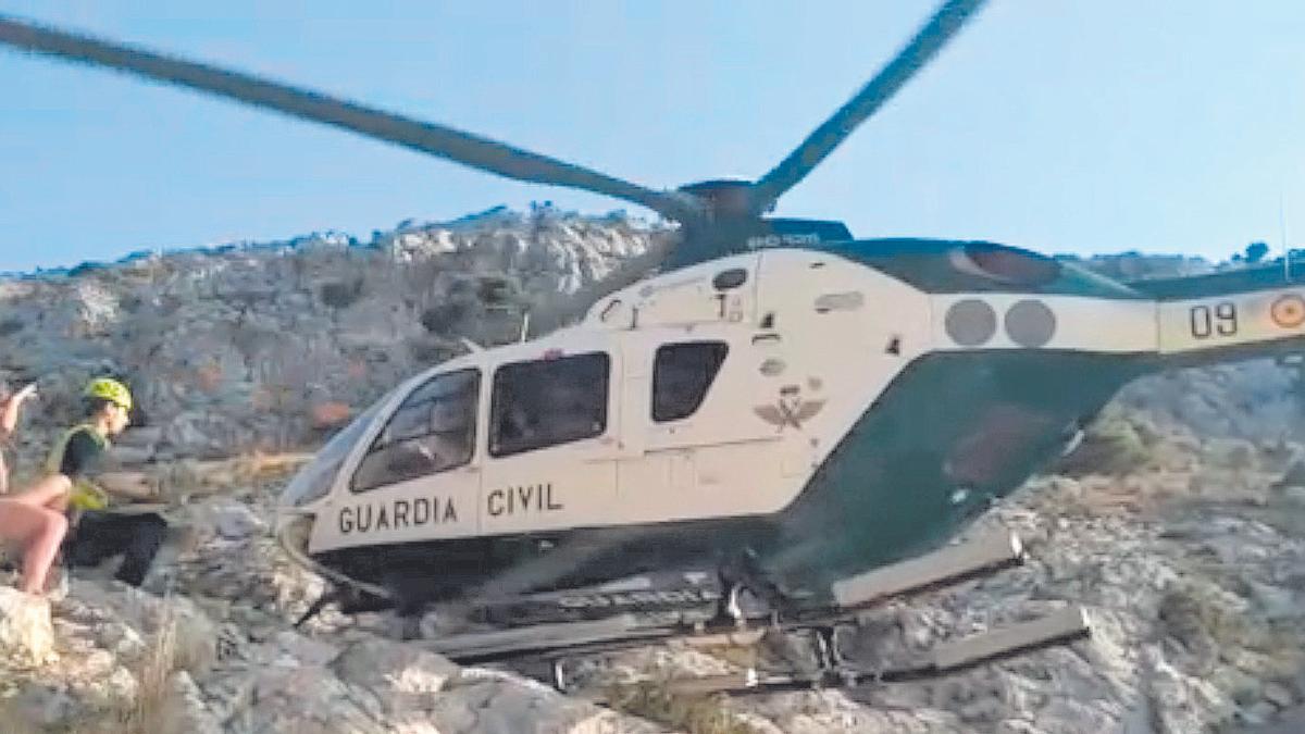 El helicóptero de la Guardia Civil durante un rescate en Mallorca en una imagen de archivo