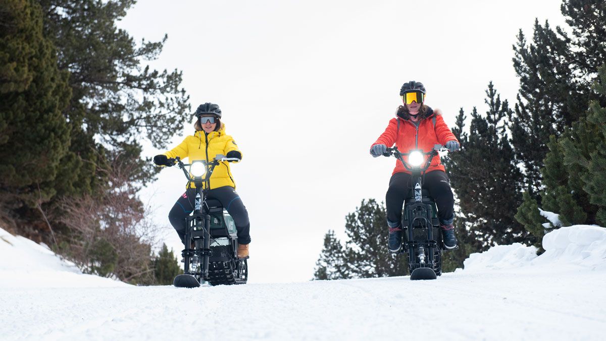 Las 'moonbikes', una forma diferente de disfrutar de la nieve