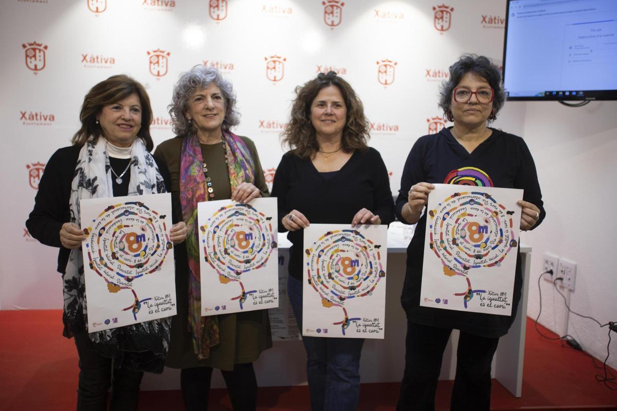Participantes en la presentación del programa del 8M en Xàtiva.