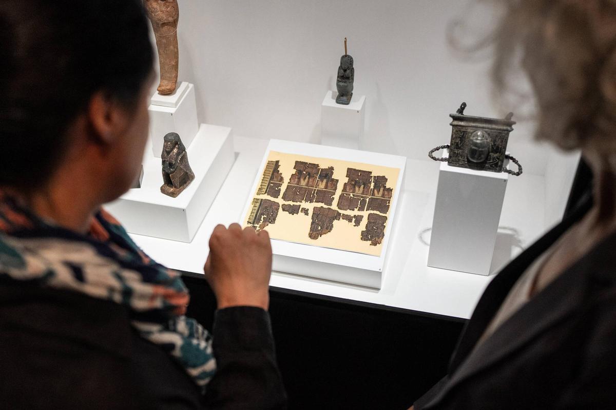 El Museo Egipcio de Barcelona inaugura hoy la exposición Salir al día. El libro de los Muertos de los antiguos egipcios