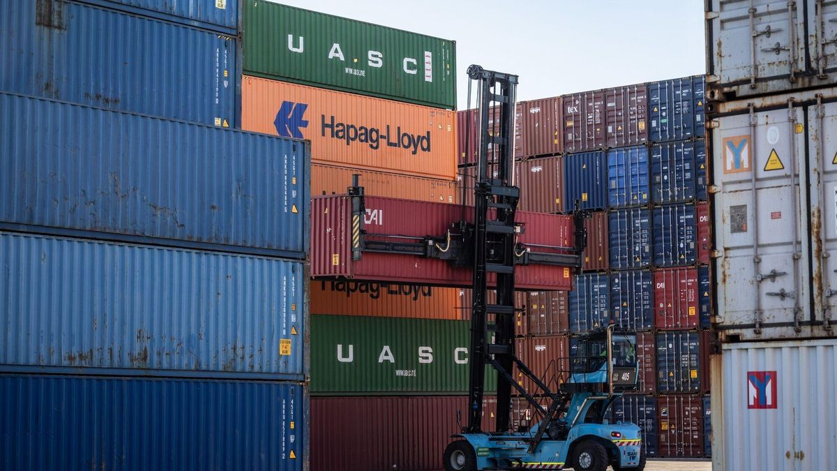 Contenidors al port de Barcelona, una de les principals vies de sortida de les exportacions gironines.