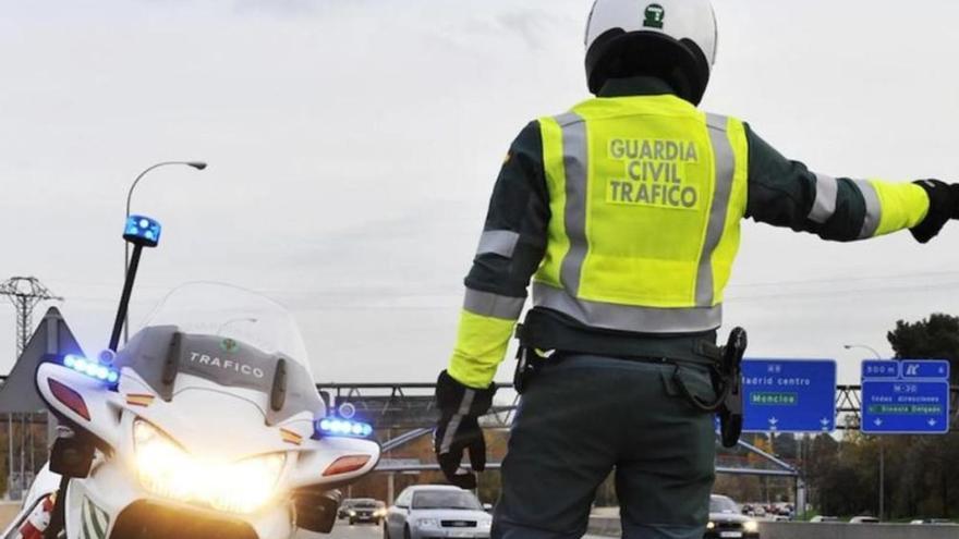 La DGT obliga a partir de hoy a llevar esto en el vehículo: procura tenerlo cuando salgas con el coche