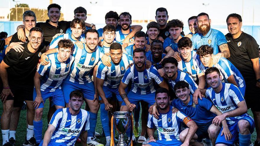 Día grande en el Estadio Guillermo Olagüe: El Club de Fútbol Gandia brinda el ascenso como campeón de liga a su cantera y a su afición