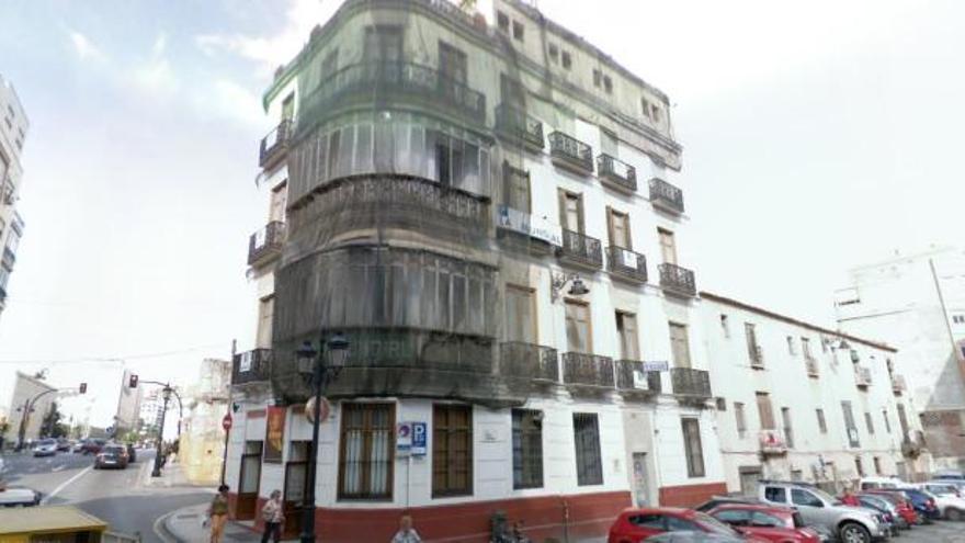 Fachada del edificio de &#039;La Mundial&#039;, ahora cerrado.