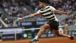 Alcaraz-Musetti y Sinner-Djokovic, entre la tierra al cielo