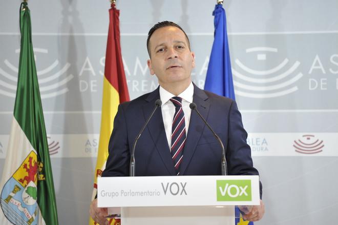 Vox liga el presupuesto extremeño a la prioridad nacional y cifra en 10 millones el recorte en cooperación e inmigración