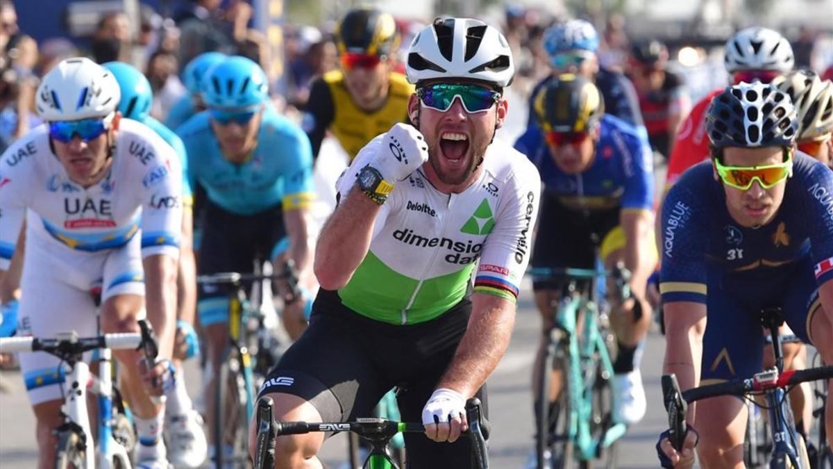 Cavendish celebra la victoria en la tercera etapa en Dubai