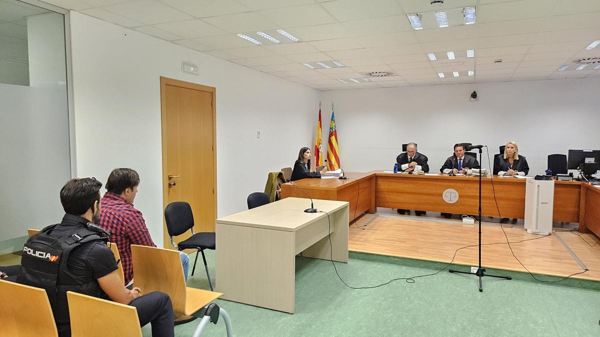 El acusado en el juicio celebrado en la Audiencia de Alicante.