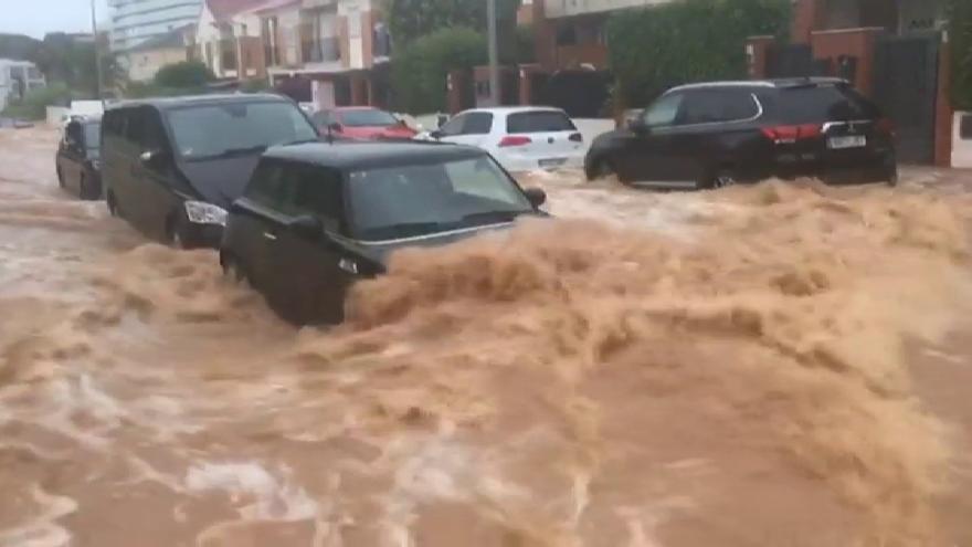 Graves inundaciones y coches atrapados en Benicàssim