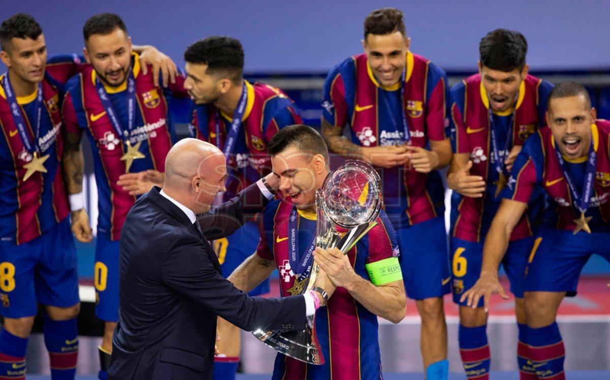 El FC Barcelona recupera el cetro europeo al imponerse a ElPozo por 2-1 en la final de la UEFA Futsal Champions League disputada a puerta cerrada en el Palau Blaugrana.