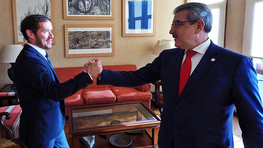Zapata acusa a Román Rodríguez de querer “arrebatar” el Fdcan