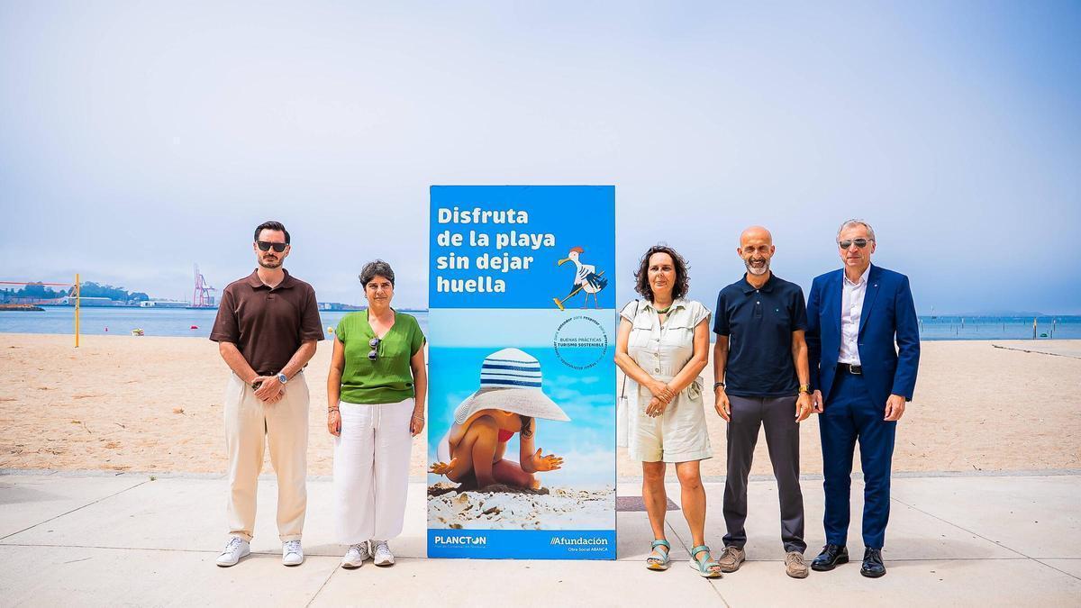 Los paneles lucirán en el paseo de la playa.