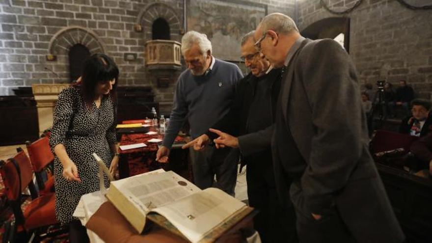La Catedral actualiza el catálogo de incunables para fomentar su estudio