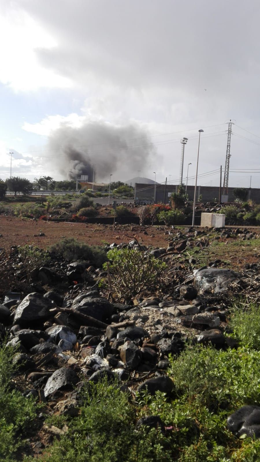 Incendio en una nave industrial en Ingenio