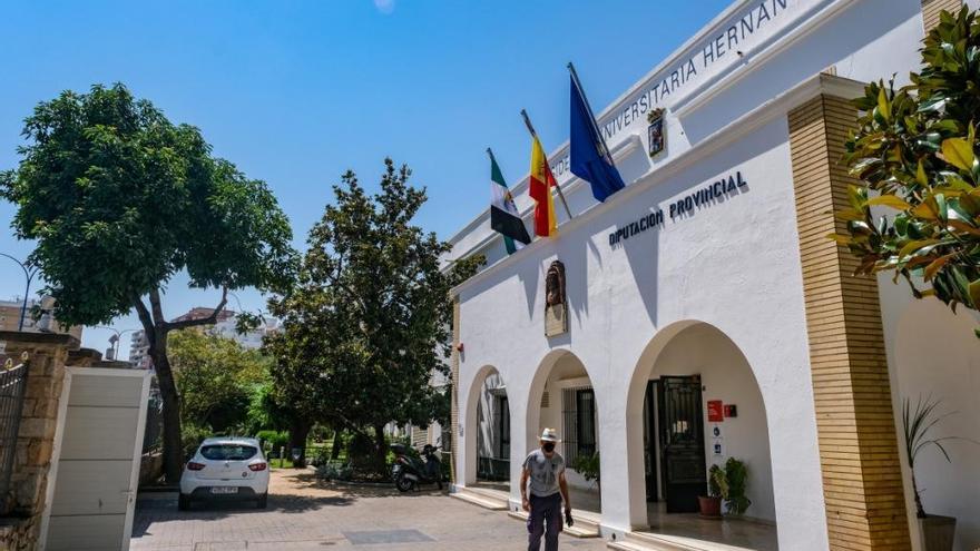 Entrada a la Residencia Universitaria Hernán Cortés de Badajoz.